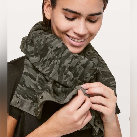 Lululemon vinyasa scarf - new - Picture 4 of 5